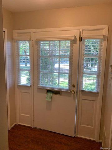 1555 Brentwood Drive Apt 149, Troy, MI 48098