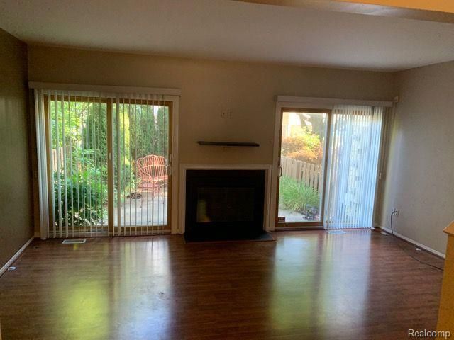 1555 Brentwood Drive Apt 149, Troy, MI 48098