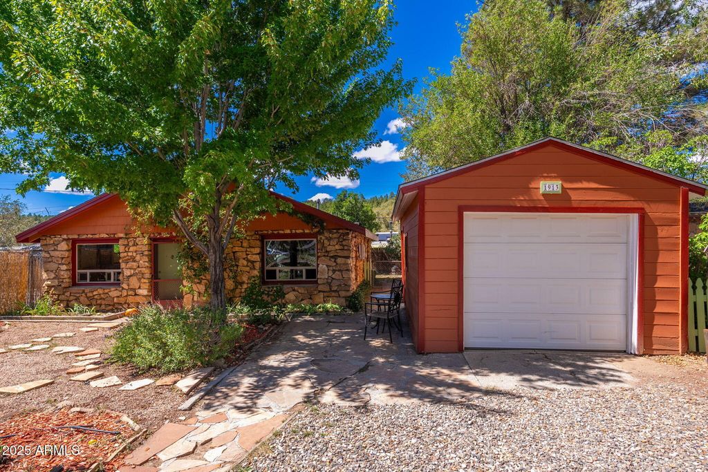 1913 N EAST Street, Flagstaff, AZ 86004