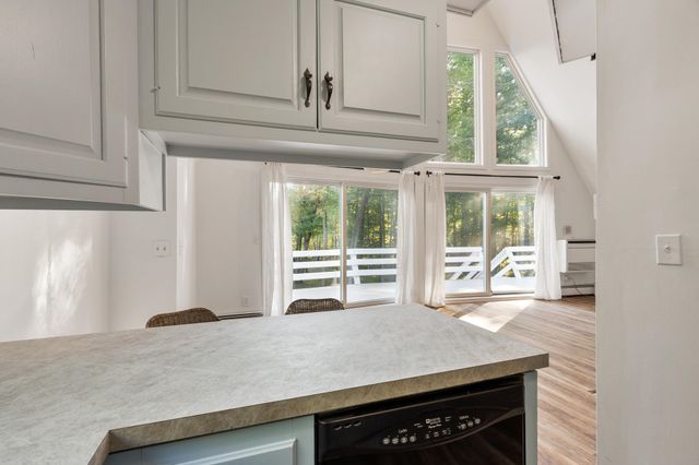 10 Pine Road, North Hampton, NH 03862