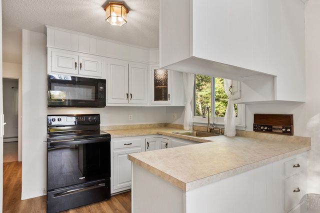 10 Pine Road, North Hampton, NH 03862
