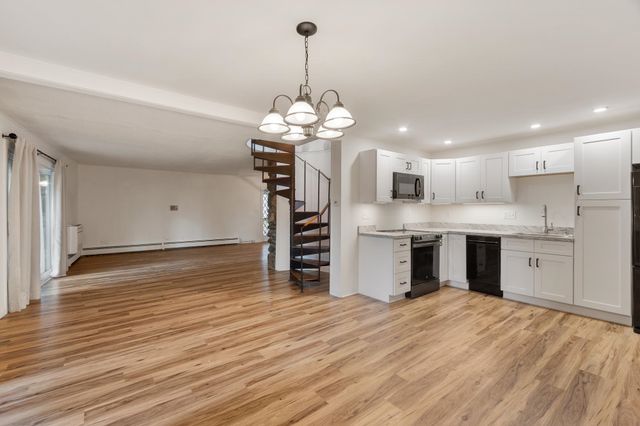10 Pine Road, North Hampton, NH 03862