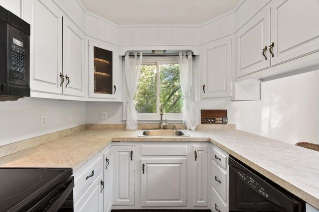 10 Pine Road, North Hampton, NH 03862