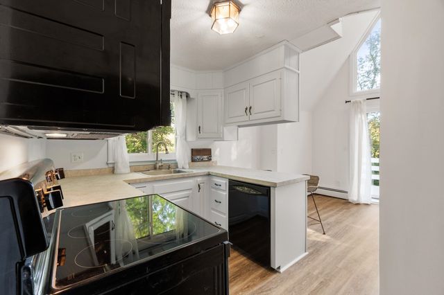 10 Pine Road, North Hampton, NH 03862