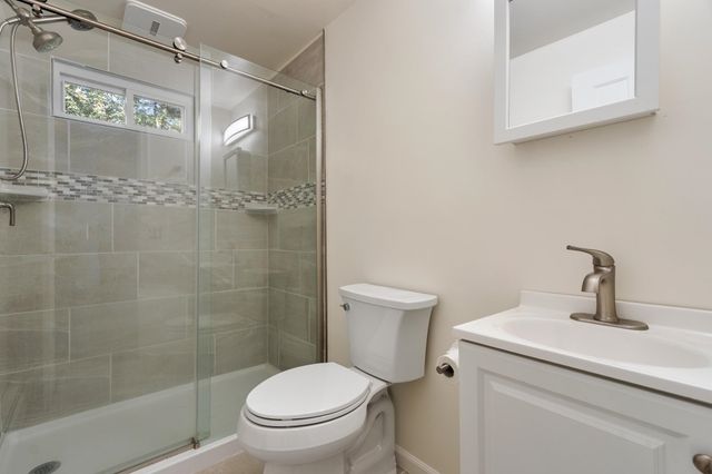 10 Pine Road, North Hampton, NH 03862