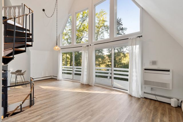 10 Pine Road, North Hampton, NH 03862