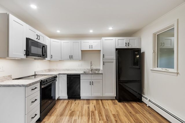 10 Pine Road, North Hampton, NH 03862