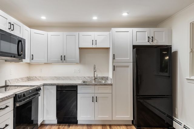 10 Pine Road, North Hampton, NH 03862