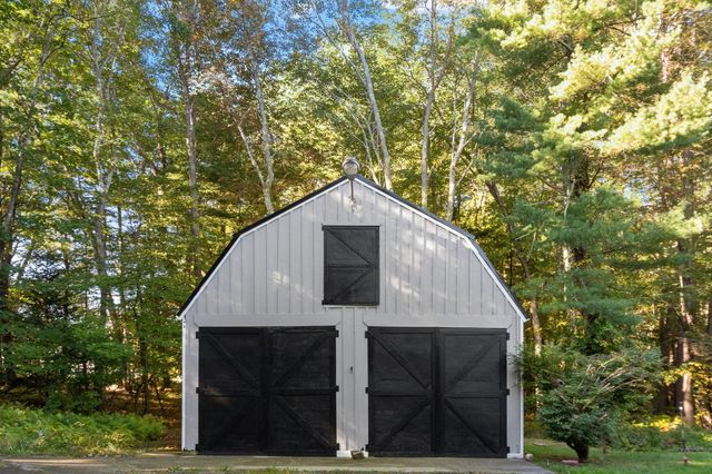 10 Pine Road, North Hampton, NH 03862
