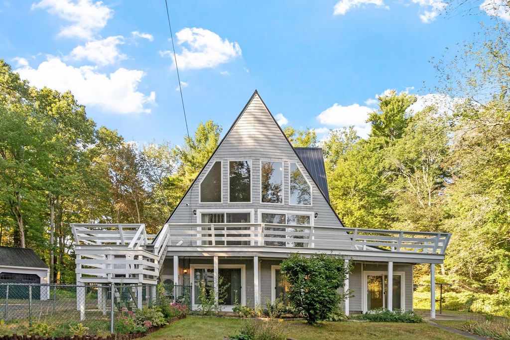 10 Pine Road, North Hampton, NH 03862