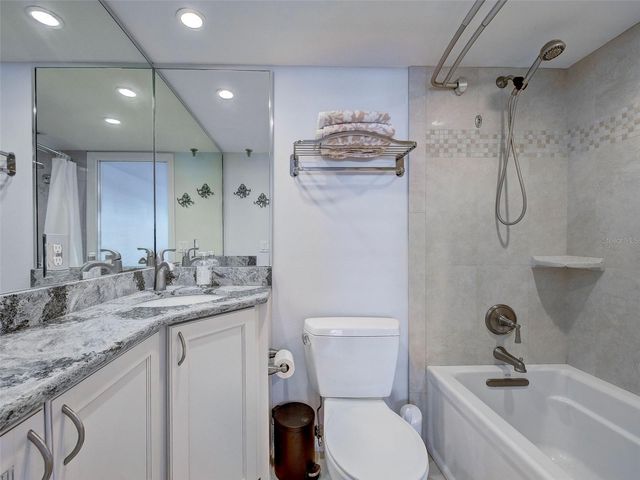 232 SAINT AUGUSTINE AVENUE 207, Venice, FL 34285