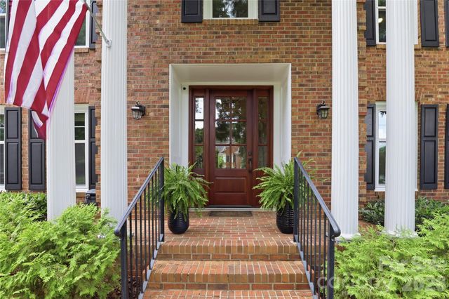 10040 Berkeley Forest Lane, Charlotte, NC 28277