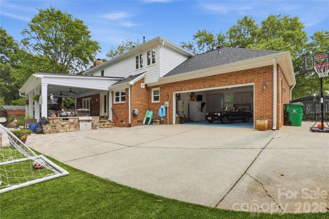 10040 Berkeley Forest Lane, Charlotte, NC 28277