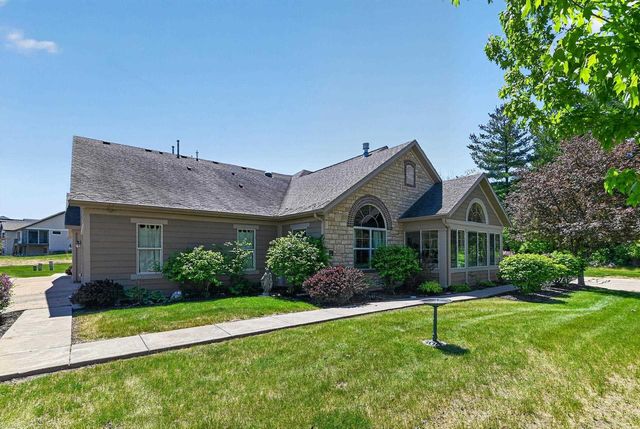 53 Harvest Way, Fitchburg, WI 53711