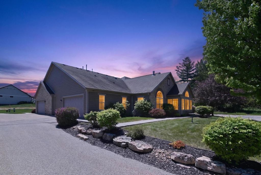 53 Harvest Way, Fitchburg, WI 53711