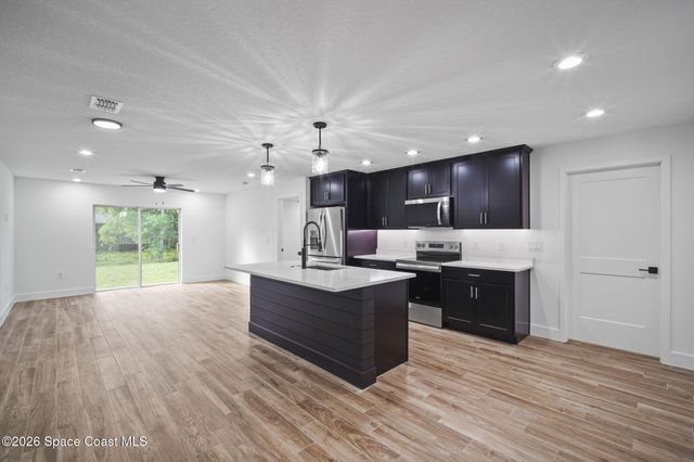 1032 Tevis Street SE, Palm Bay, FL 32909
