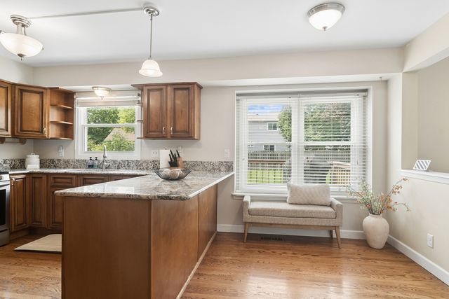 988 Newbury Drive, Crystal Lake, IL 60014