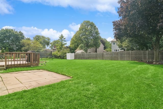 988 Newbury Drive, Crystal Lake, IL 60014