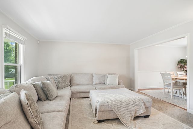 988 Newbury Drive, Crystal Lake, IL 60014