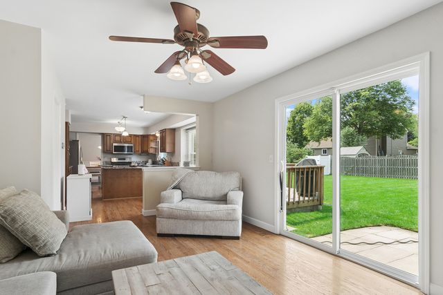 988 Newbury Drive, Crystal Lake, IL 60014