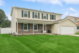 988 Newbury Drive, Crystal Lake, IL 60014