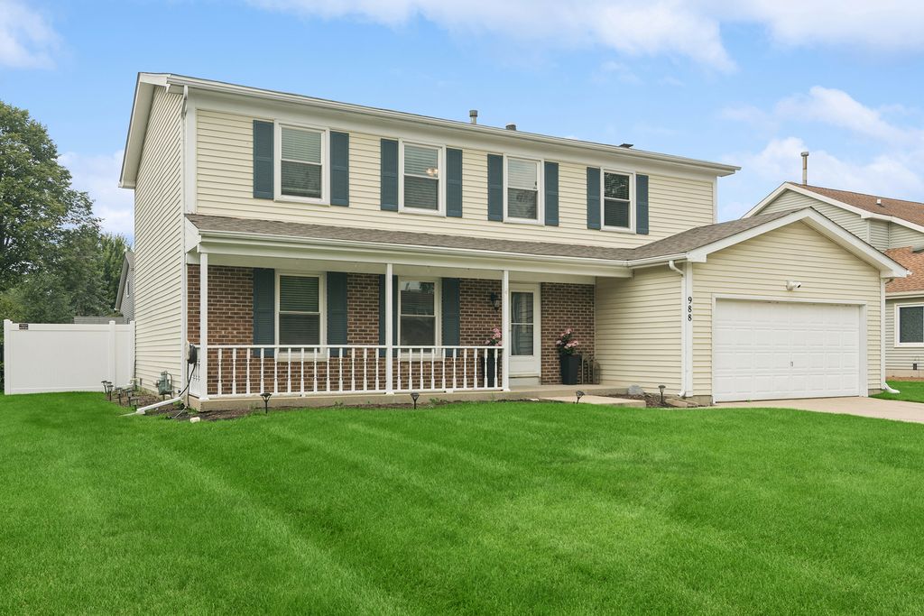988 Newbury Drive, Crystal Lake, IL 60014