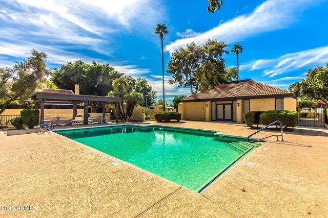 2111 W Claremont Street, Phoenix, AZ 85015