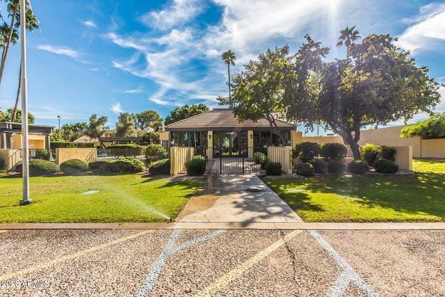 2111 W Claremont Street, Phoenix, AZ 85015
