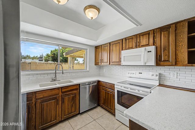 2111 W Claremont Street, Phoenix, AZ 85015