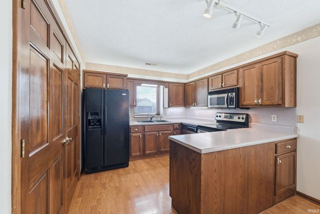 4909 Clovedale Drive, Woodburn, IN 46797