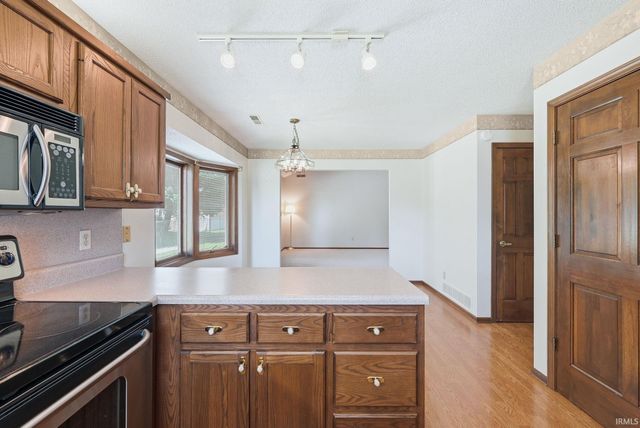 4909 Clovedale Drive, Woodburn, IN 46797