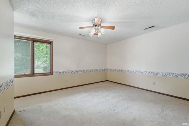 4909 Clovedale Drive, Woodburn, IN 46797