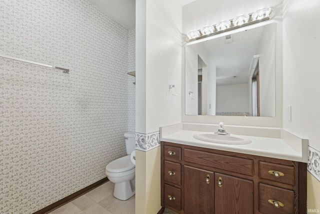 4909 Clovedale Drive, Woodburn, IN 46797