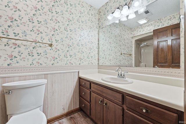 4909 Clovedale Drive, Woodburn, IN 46797