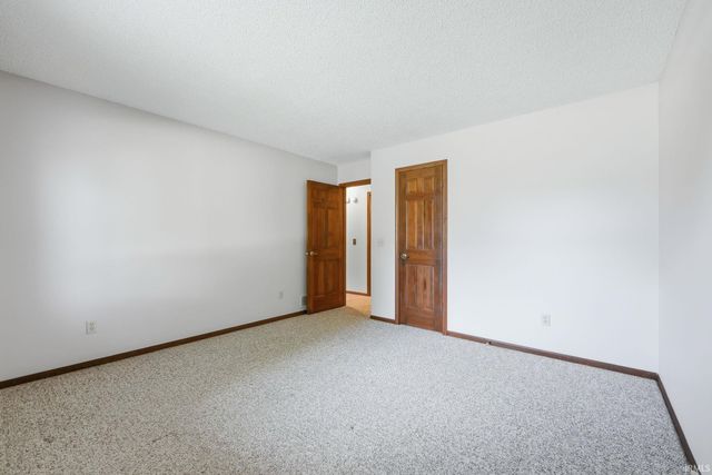 4909 Clovedale Drive, Woodburn, IN 46797
