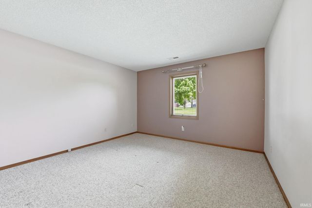 4909 Clovedale Drive, Woodburn, IN 46797