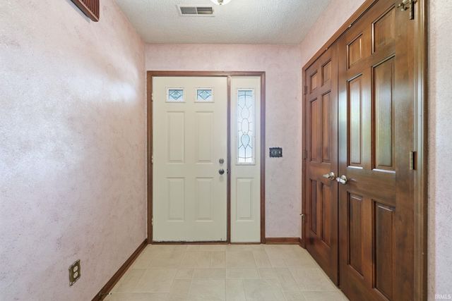 4909 Clovedale Drive, Woodburn, IN 46797