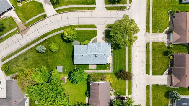 4909 Clovedale Drive, Woodburn, IN 46797