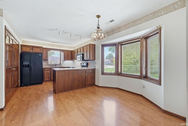 4909 Clovedale Drive, Woodburn, IN 46797
