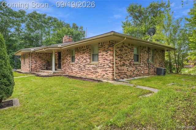 23806 Puritan Street, Detroit, MI 48223