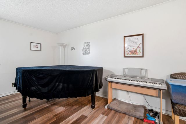 209 Red Oak Street, Livingston, TX 77351