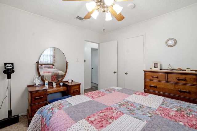 209 Red Oak Street, Livingston, TX 77351