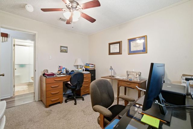 209 Red Oak Street, Livingston, TX 77351