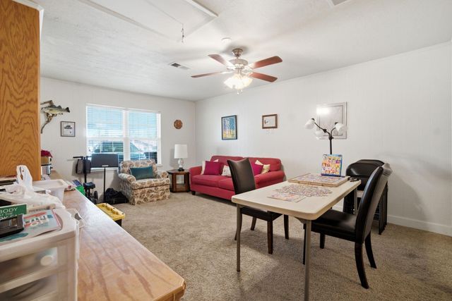 209 Red Oak Street, Livingston, TX 77351