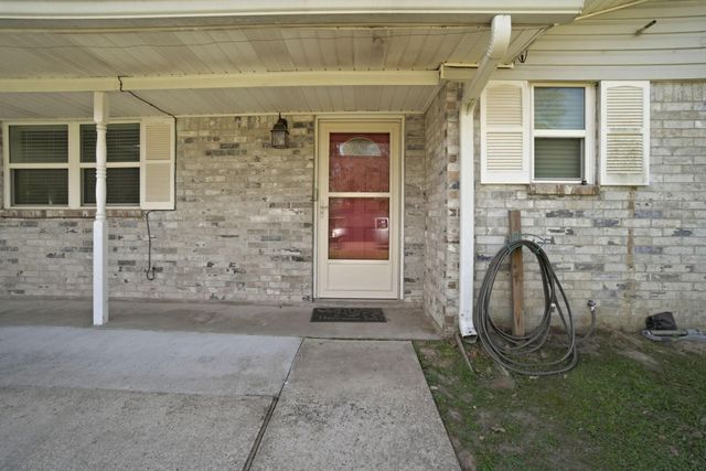 209 Red Oak Street, Livingston, TX 77351