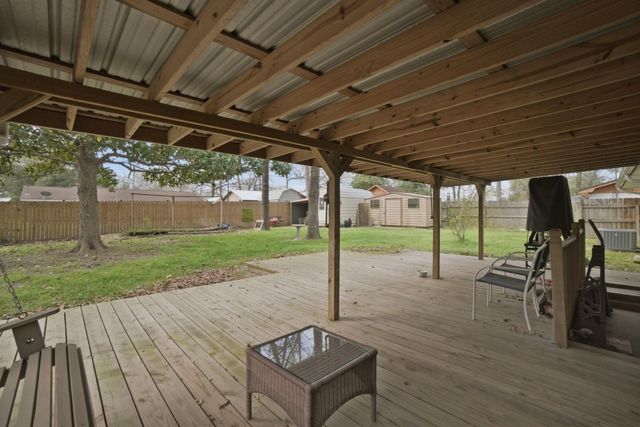209 Red Oak Street, Livingston, TX 77351