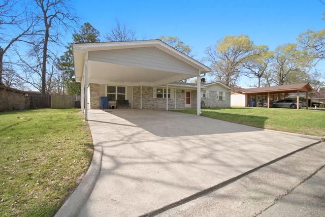 209 Red Oak Street, Livingston, TX 77351