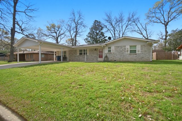 209 Red Oak Street, Livingston, TX 77351