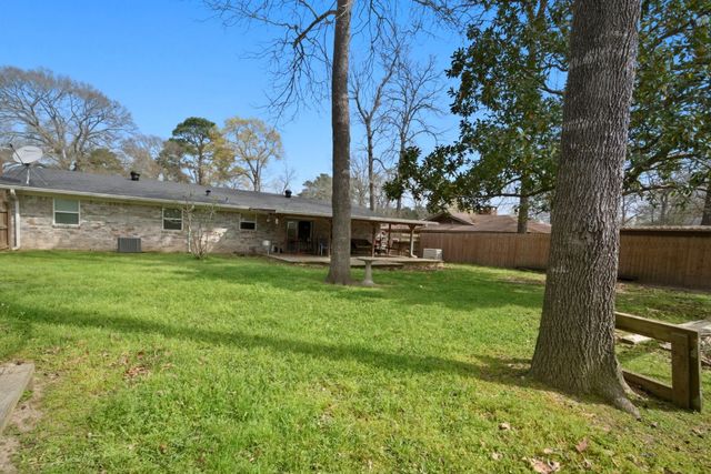 209 Red Oak Street, Livingston, TX 77351