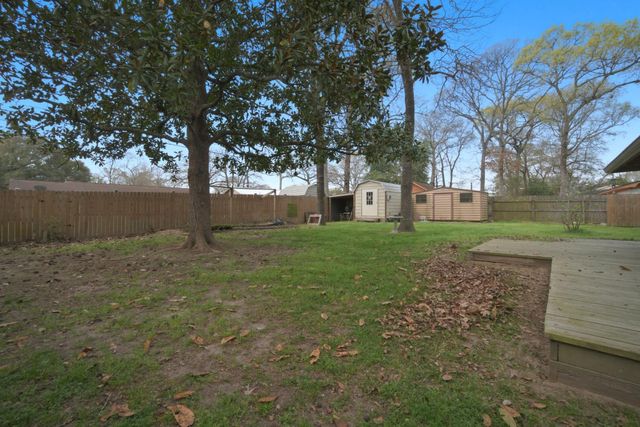 209 Red Oak Street, Livingston, TX 77351